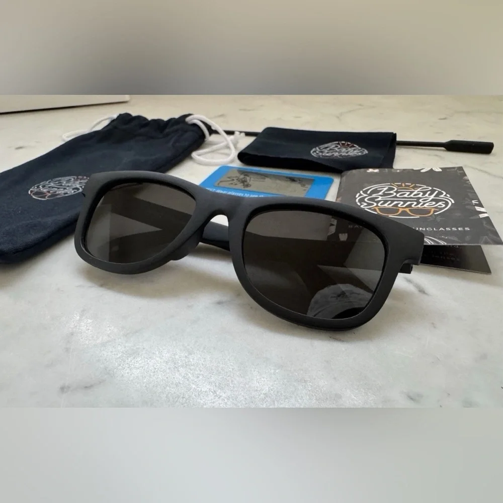 NEW IN BOX Black Flexible Polarized Baby Sunnies Sunglasses w/Strap 0-24 Months